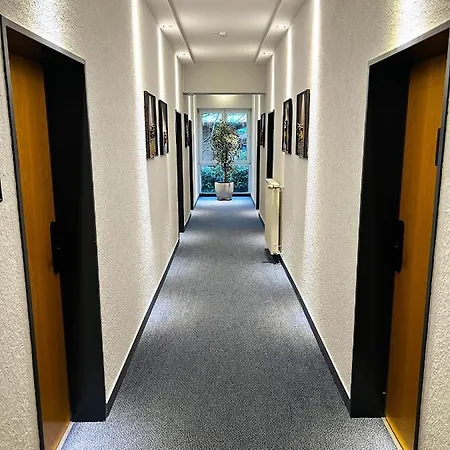 Hil - Im Lus Hotel