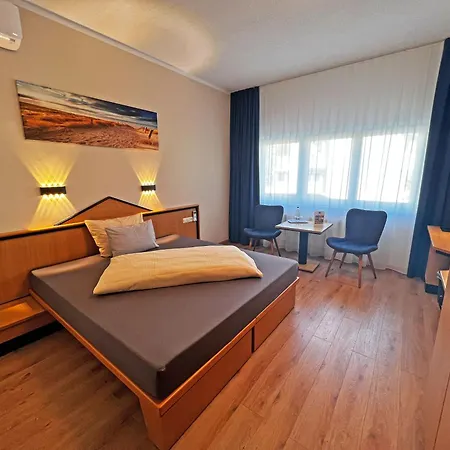 Hil - Im Lus Hotel